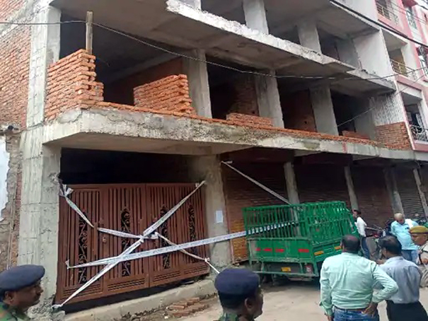 कानपुर हिंसा के फाइनेंसर हाजी वसी द्वारा बनवाई जा रही 4 मंजिला अवैध बिल्डिंग को केडीए ने किया सील