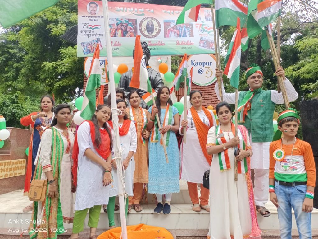 Kanpur: हेनीमैन तिराहा पर दिखे देशभक्ति के रंग, आजादी के महत्व को भी बताया गया