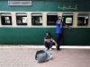 पाकिस्तान रेलवे के पहिए थमे, इंजन चलाने के लिए नहीं हैं ईंधन, कई ट्रेनें रद्द