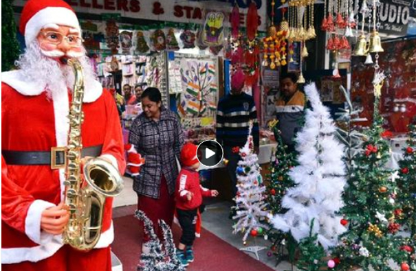 कानपुर में क्रिसमस पर सेंटा की धूम:यीशु के जन्म पर रात 11 बजे से शुरू होगी विशेष प्रार्थना