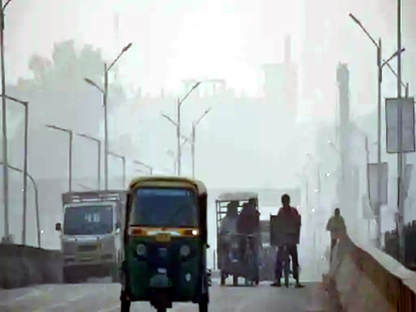 कानपुर में पारा 9 डिग्री गिरा: ठंड बढ़ने से घरों में दुबके लोग, फसलों पर पाला पड़ने का खतरा