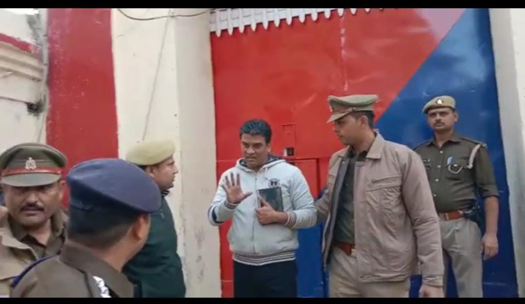 Kanpur: विधायक इरफान सोलंकी के तीन और करीबियों को पुलिस ने उठाया, अन्य की तलाश जारी