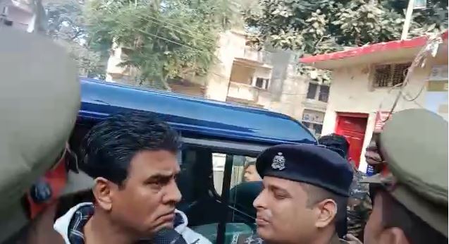 Kanpur: महराजगंज जेल भेजे गए विधायक इरफान सोलंकी, पुलिस के सामने दिखाए ऐसे तेवर