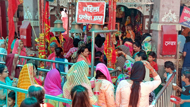 चैत्र नवरात्र पर मां के जयकारों से गूंज उठे कानपुर के देवी मंदिर, घर-घर हुई कलश स्थापना