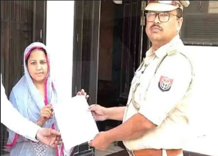 Kanpur: राज्यपाल को देना था ज्ञापन, सपा विधायक की पत्नी को पुलिस ने किया नजरबंद