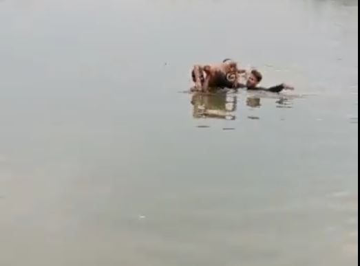 Kanpur: गंगा नहाने गए तीन दोस्त डूबे, नाविकों ने दो की बचाई जान, एक की मौत