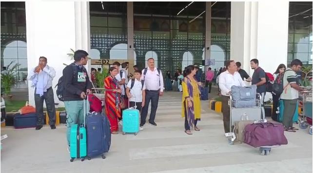 Kanpur: ‘जय हो’ के उद्घोष के साथ नए टर्मिनल से भरी उड़ान, ऐसा था यात्रियों का रिएक्शन
