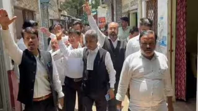 जीवा हत्याकांड को लेकर कोर्ट की सुरक्षा पर कानपुर के वकीलों ने की नारेबाजी, मांगी सुरक्षा