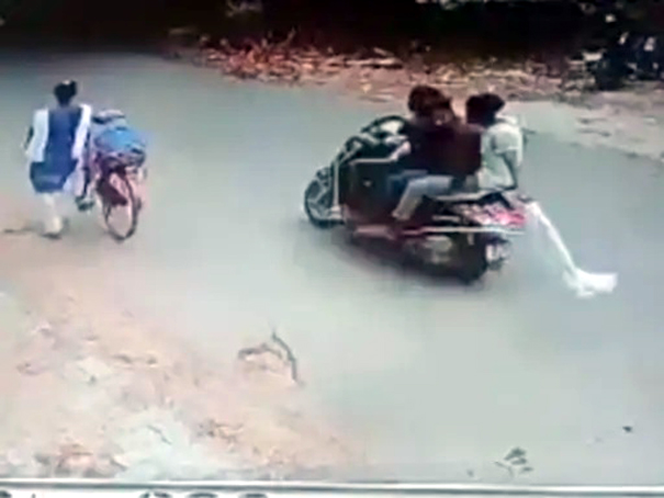 पनकी में शोहदों ने सरेराह खींचा छात्रा का दुपट्टा, हवा में उड़ाकर फरार, वारदात CCTV में कैद