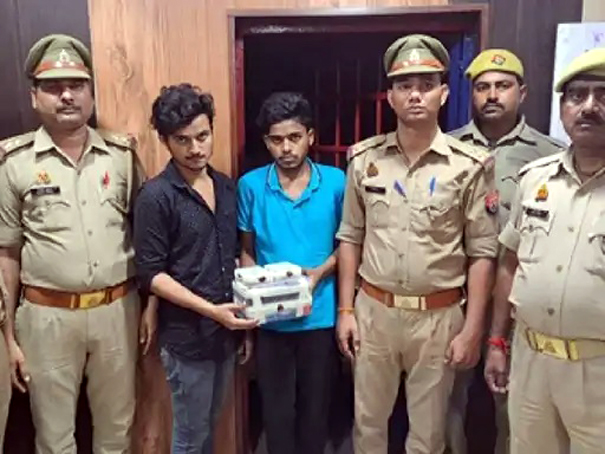 आये थे ‘नीट’ की तैयारी करने बन गए लुटेरे: काकादेव पुलिस ने दो किशोरों को दबोचा, बरामद किये 17 मोबाइल