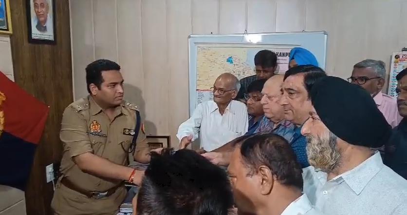 Kanpur: दवा व्यापारी से मारपीट मामला: फरार आरोपियों पर 25-25 हजार का इनाम घोषित